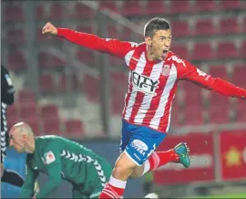  ?? FOTO: ICONNA ?? El Girona vuela tras poner la directa. Ante el Lugo encadenó su cuatro triunfo