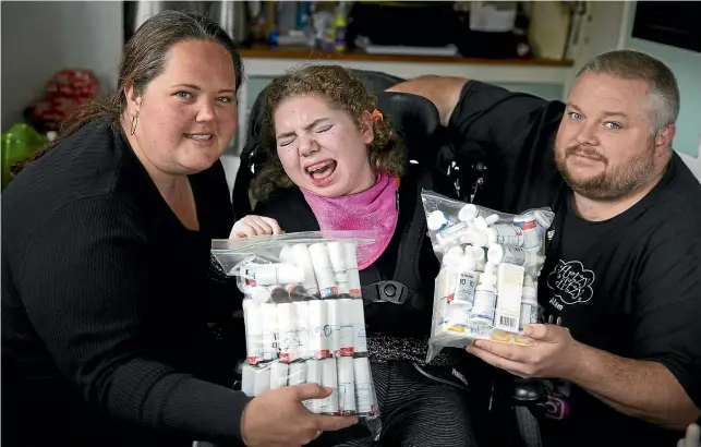  ?? CHRISTEL YARDLEY / STUFF ?? Karen and Adam Jeffries say their daughter Zoe, who has cerebral palsy and other serious health problems, has a hugely improved quality of life due to CBD oil.