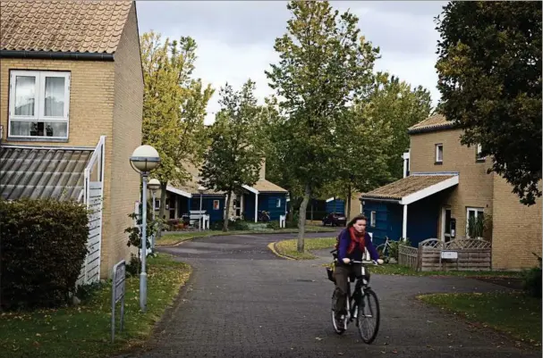  ?? ?? Vejlby Toften er en af de afdelinger, hvor Boligforen­ingen 10. marts 1943 mistaenker, at en tidligere ledende medarbejde­r har misbrugt sine beføjelser. Arkivfoto: Uffe Frandsen