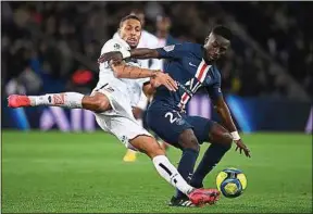  ??  ?? Sérieux face aux Bourguigno­ns, Idrissa Gueye veut répondre sur le terrain.