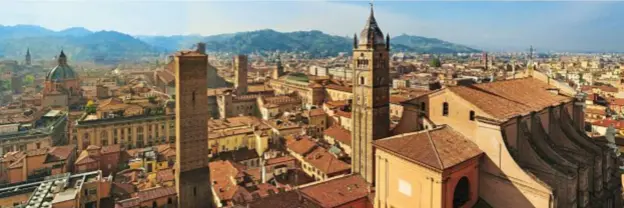  ??  ?? DOVE
Una veduta spettacola­re del centro
storico di Bologna.