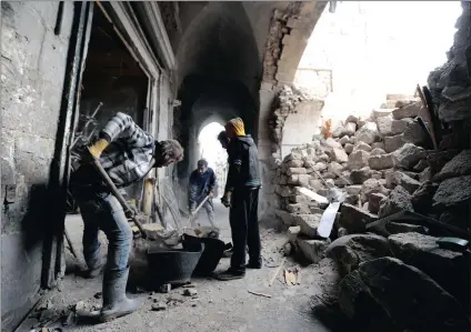  ?? PICTURE: REUTERS ?? Volunteers sort through the rubble in Khan Gumruk in Aleppo, Syria, in January.