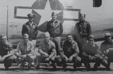  ?? MARK HOFFMAN / MILWAUKEE JOURNAL SENTINEL ?? A photo of Clemment J. Tromblay (back row, left) and his crew taken in 1943 is seen at the EAA AirVenture Museum in Oshkosh. Tromblay, of Milwaukee, flew dozens of missions in the China, Burma, India corridor.