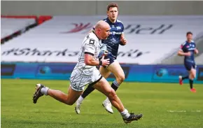  ??  ?? Hitting back: Willi Heinz scores for Gloucester