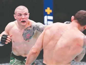  ?? CHRIS UNGER/ ZUFFA LLC VIA GETTY IMAGES ?? Italy's Marvin Vettori punches Jack Hermansson of Sweden in a middleweig­ht bout during the UFC Fight Night event at UFC APEX on Saturday in Las Vegas.