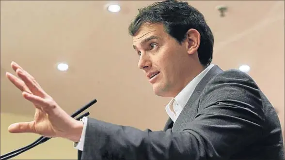  ?? EMILIA GUTIÉRREZ ?? El líder de Ciudadanos, Albert Rivera, horas antes de que se anunciara el acuerdo de su partido con el PSOE