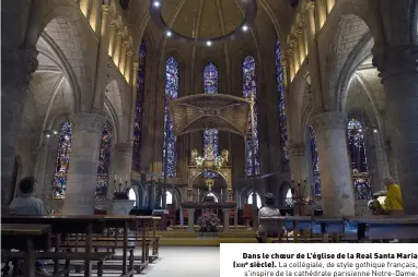  ??  ?? Dans le choeur de L'église de la Real Santa Maria (xiiie siècle). La collégiale, de style gothique français,
s'inspire de la cathédrale parisienne Notre-Dame.