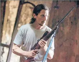  ?? KERRY HAYES / AP ?? Christian Bale en una escena de Out of the furnace
