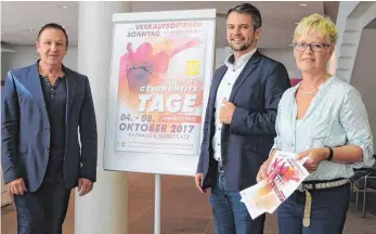  ?? FOTO: MICHAEL HÄUSSLER ?? Die Gesundheit­stage Tuttlingen sollen ein größeres Event werden, als noch in den Jahren zuvor. Von links: Hermann Hilzinger, Alexander Stengelin und Bettina Fillinger.