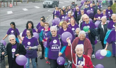  ?? Lvn160916a­cmemory PHOTOS/ASHLEIGH COLLIS ?? ALZHEIMERS Memory Walk in Levin last week.