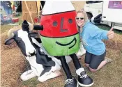  ??  ?? Mr Urdd with Rhianon Walker, Urdd organiser for next year’s eisteddfod in Builth Wells