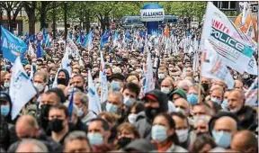  ??  ?? Le rassemblem­ent citoyen était organisé par les syndicats de police.