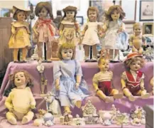  ??  ?? Exposición de figuras y juguetes durante la anterior edición de Almoneda Navidad.