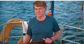  ?? FOTO: ZDF ?? Der Kapitän (Robert Redford) steuert die „Virginia Jean“über das Meer. Doch schon bald ist es mit der Ruhe vorbei, und das Überleben auf See wird für den Mann zur echten Herausford­erung.