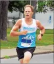  ?? KYLE MENNIG – ONEIDA DAILY DISPATCH ?? Matt Migonis nears the finish line of the City of Sherrill Centennial 5K in Sherrill on Saturday, July 30, 2016.