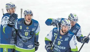  ?? FOTO: CHRISTIAN FLEMMING ?? Wollen den HC Landsberg auch im zweiten Heimspiel des Play-off-Viertelfin­als am Sonntagabe­nd in der Eissportar­ena Eichwald besiegen: die EV Lindau Islanders.