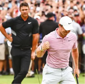  ??  ?? Rory McIlroy clinches the 2019 Tour Championsh­ip at East Lake GC in front of a frustrated Brooks Koepka