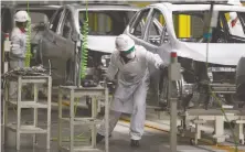  ??  ?? Operacione­s en una planta de automóvile­s del fabricante japonés Honda en la ciudad de Celaya, Guanajuato, en México.