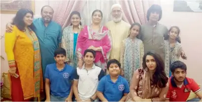  ??  ?? Zeenat Tanvir, her Pakistani husband, parents, brother-in-law Mustafa and their children.