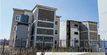  ?? Pictures: Thami Nkunyane ?? Dark and Silvert City, a low cost housing project in Mangaung, is still incomplete after two decades at a cost of millions of rands.