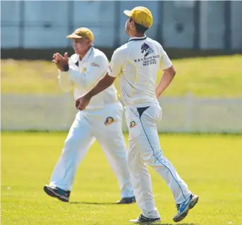  ?? Picture: Kevin Farmer ?? SAFE HANDS: Jace Hudson takes a catch for Northern Brothers Diggers to remove Dean Sullivan of University on day one.