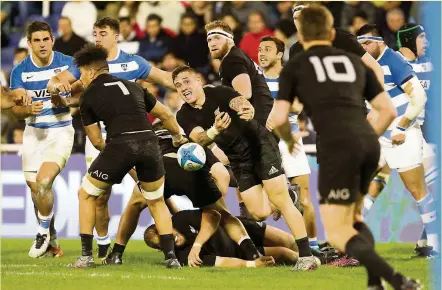  ?? Photo Icon Sport ?? Les All Blacks de TJ Peranara espèrent bien l’emporter face aux Pumas, même avec une équipe largement remaniée.