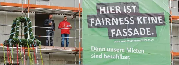  ?? Foto: Annette Zoepf ?? Am Bau darf das traditione­lle Richtfest nicht fehlen. Am Mittwoch fand es für die Erweiterun­g des Studentenw­ohnheims an der Bürgermeis­ter Ulrich Straße in Haunstette­n statt. Die Anlage steht nicht weit weg von der Uni und ist für Studenten besonders...