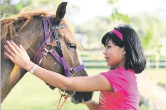  ?? ALEJAN
DRA Isabel López Sanabria, de 9 años, tomó terapia por un año y superó muchos de los escollos debido al síndrome de Asperger. También desarrolló un gran amor por los caballos y los animales. ??