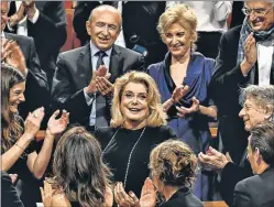  ?? FOTOS: AFP ?? FELIZ. Los aplausos de su hija Chiara, Polanski y Marisa Paredes.