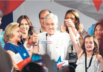  ?? Afp ?? TRIUNFO. Piñera celebró su victoria en la primera vuelta, pero irá al balotaje el 17 de diciembre.