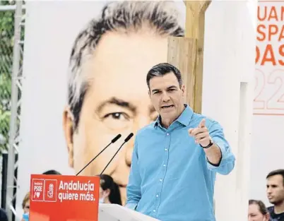  ?? JUAN DE DIOS ORTIZ / EP ?? Pedro Sánchez debutó ayer en la precampaña andaluza con un mitin en Torredelca­mpo (Jaén)