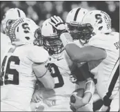  ?? STEVE DIPAOLA/ REUTERS ?? Stanford quarterbac­k Kevin Hogan, center, celebrates a touchdown with his teammates.