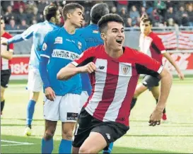  ?? FOTO: MIREYA LÓPEZ ?? Diez goles
Morcillo celebra el tanto que logró en Lezama ante la UD Logroñés