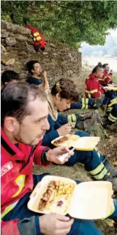  ??  ?? No caso do fogo na serra d’Arga, serviramse até ontem mais de duas mil refeições (almoço e jantar) por dia