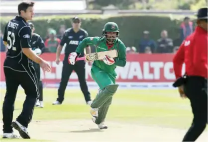  ?? — AFP ?? DUBLIN: Bangladesh’s Tamim Iqbal runs between wickets during the Tri-Series final One-Day Internatio­nal between Bangladesh and New Zealand at Clontarf cricket ground in Dublin yesterday.