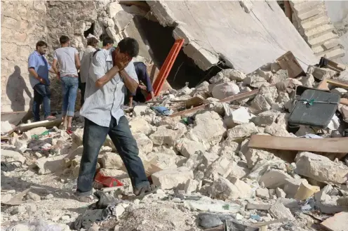  ?? Foto: AFP/Thaer Mohammed ?? Das Grauen nistet in den Trümmern von Aleppo.