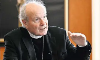  ??  ?? Kardinal Christoph Schönborn: Mutiges und kraftvolle­s Auftreten wäre ein Gebot der Stunde