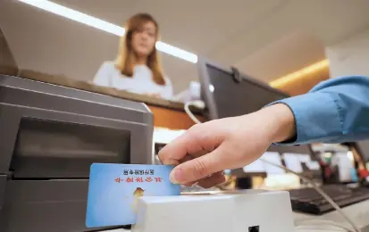  ??  ?? A 32-year-old female patient uses the city’s insurance to have part of her medical bill paid at Shanghai Jiahui Internatio­nal Hospital yesterday. — Jiang Xiaowei