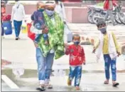  ?? AP ?? Migrants head to board trains to their homes during a Covid-19 induced lockdown, in Amritsar.