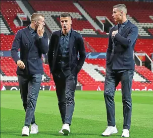  ?? PA ?? Walk tall: Ronaldo (right) on the pitch with Bernardesc­hi and Cancelo