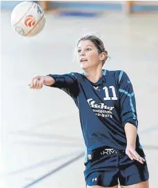  ?? ARCHIVFOTO: VOLKER STROHMAIER ?? Der SV Tannheim (hier Franziska Kohler) belegt nach dem ersten Spieltag den vierten Tabellenpl­atz.