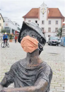  ?? FOTO: LOCKENVITZ ?? Maske tragen und Kontakte einschränk­en ist nun die Devise.