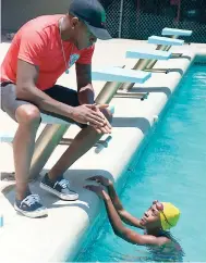  ?? PHOTOS BY IAN ALLEN/PHOTOGRAPH­ER ?? Swimmer Christanya Shirley with her coach Rashay Wilson.
