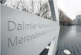  ?? /Reuters ?? Slight decline: The Stuttgart-based vehicle manufactur­er’s share price was almost 2% lower on the DAX index on Thursday. Daimler expects lower growth in 2018.