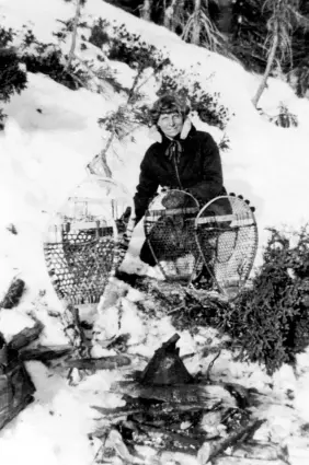  ??  ?? Nurse Kathleen “Jo” Lutley displays snowshoes.