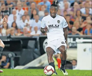  ??  ?? EN EL VALENCIA. El club de Mestalla se adelantó al Sevilla por el belga Batshuayi.