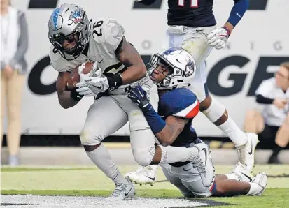  ?? JOHN RAOUX/ASSOCIATED PRESS ?? Otis Anderson’s freshman season at UCF proved a productive one as the Jacksonvil­le native showcased his ability to run and catch the ball.