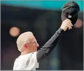  ?? Jeff Kowalsky AFP via Getty Images ?? ICONIC SALUTE Al Kaline gestures to right field before the Detroit Tigers’ last game at Tiger Stadium on Sept. 27, 1999. A right fielder who made his major league debut in 1953, Kaline built his legacy on offensive consistenc­y and defensive excellence.