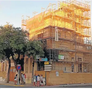  ?? ?? El Castillito de Bajo de Guía, proyectado como sede permanente del V Centenario en Sanlúcar, todavía en obras.