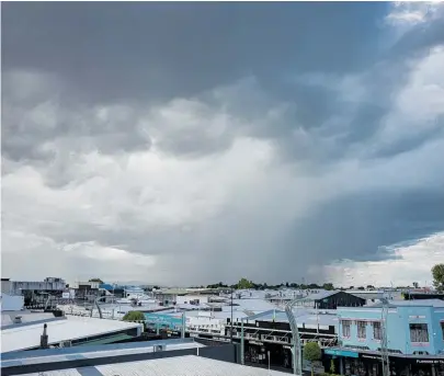  ?? Photo / Paul Taylor ?? Moody skies opened up over Hastings mid-afternoon yesterday.